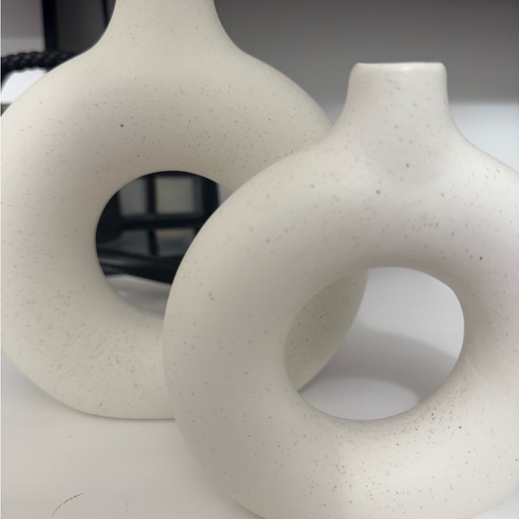 Modern White Ceramic Vases - Picture 4 of 4